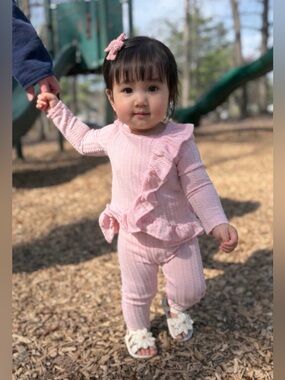 Baby Girl Pink Knit Ruffle Two-Piece Outfit